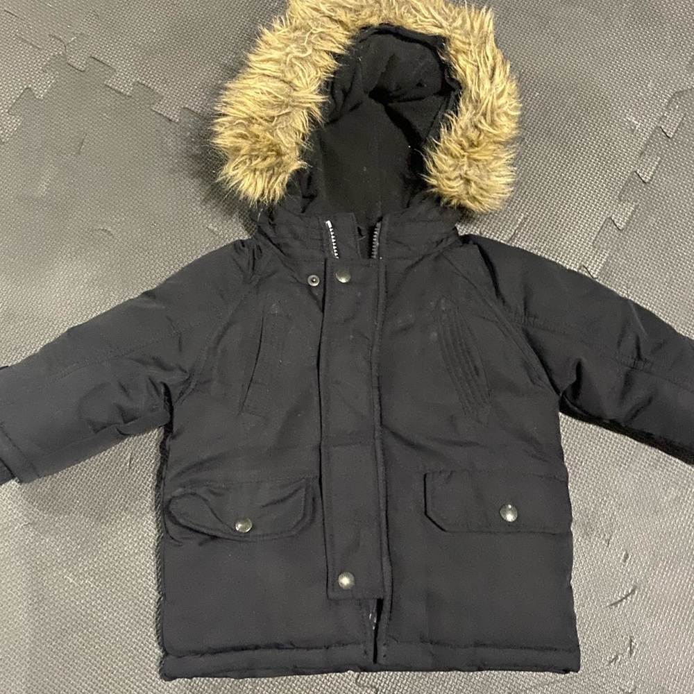 Baby Gap Black Winter Coat. Size 12-18 months. Removeable Fur on Hood